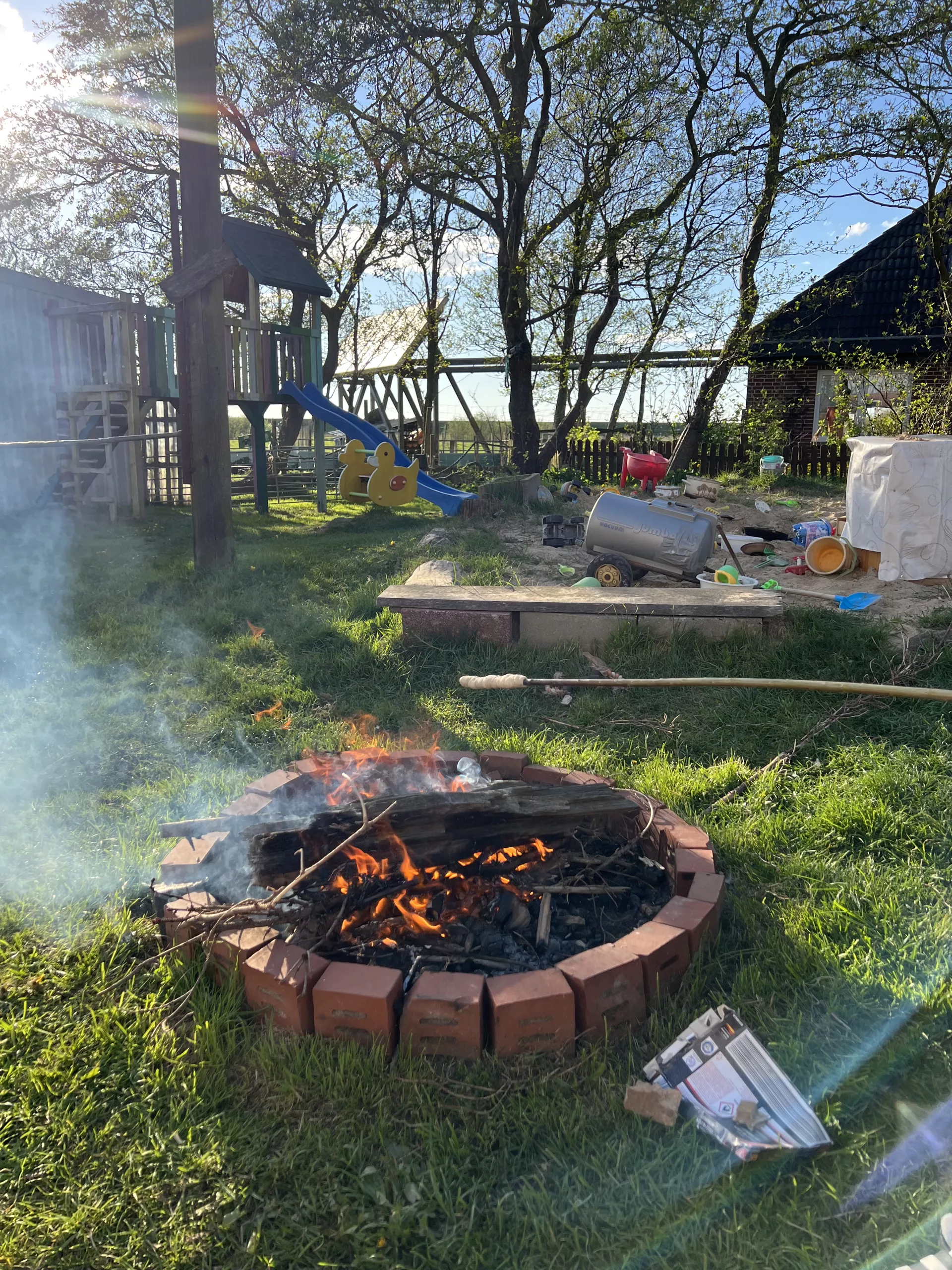 Stockbrotbacken am Lagerfeuer
